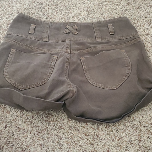 Shorts - Picture 3 of 5